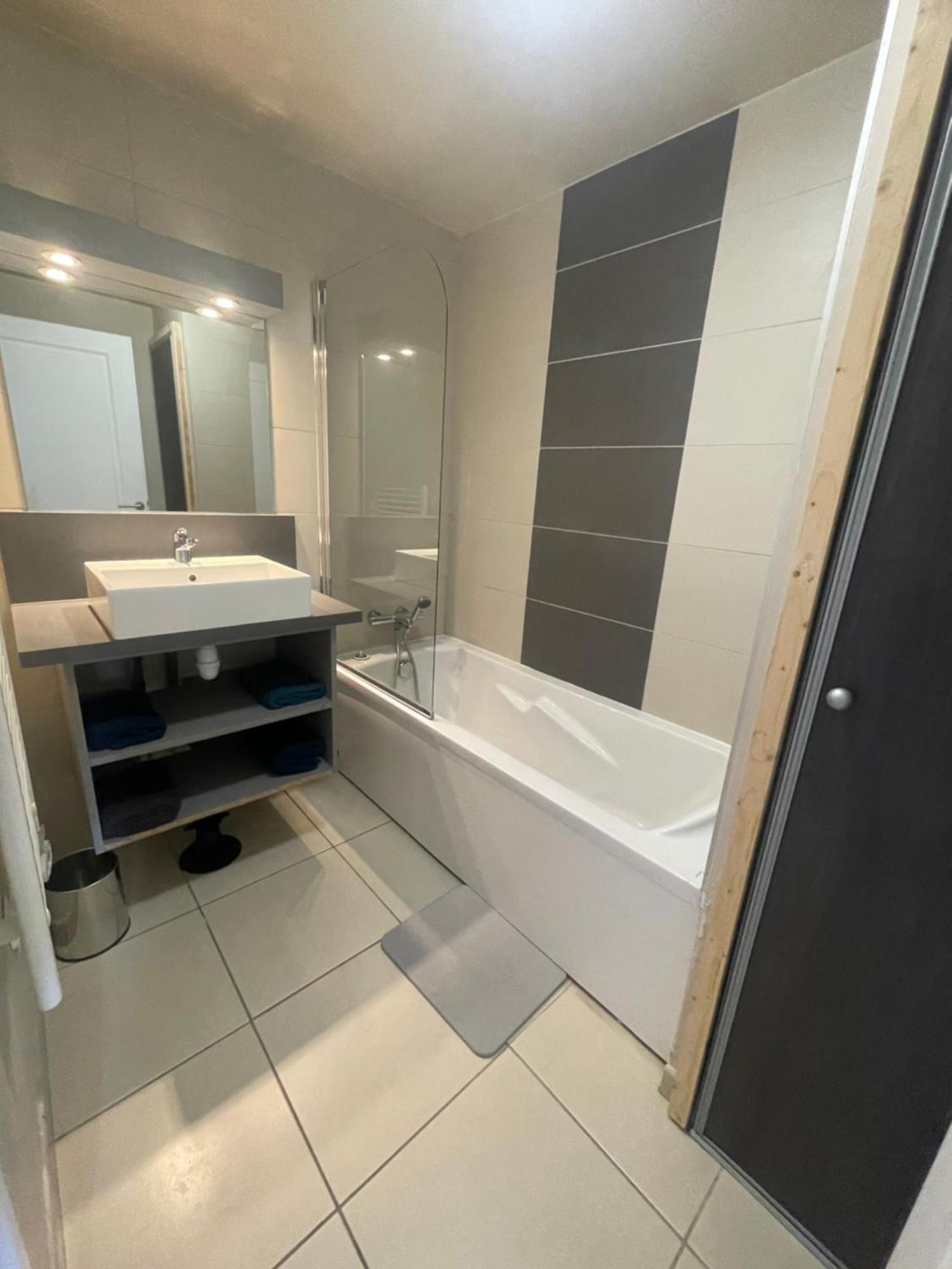 Meuble 6 Personnes Apartment Remoulins Exterior photo